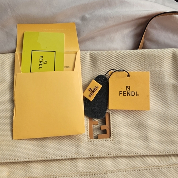 Authentic FENDI Natural Canvas Baguette Crossbody Bag With Leather Trim & Logo - Picture 5 of 10